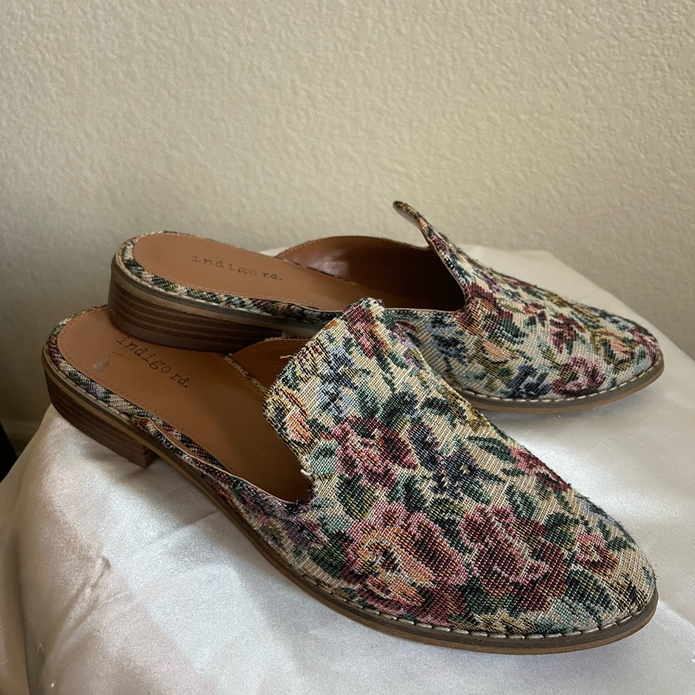 Indigo Road size 9M slip on material shoes